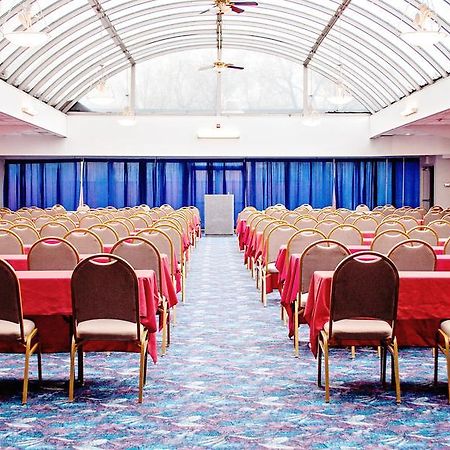Fern Valley Hotel And Conference Center ลุยส์วิลล์ ภายนอก รูปภาพ