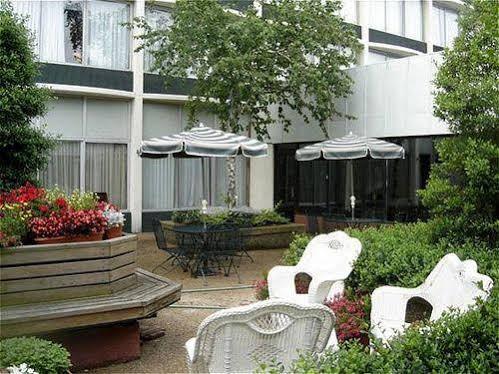 Fern Valley Hotel And Conference Center ลุยส์วิลล์ ภายนอก รูปภาพ