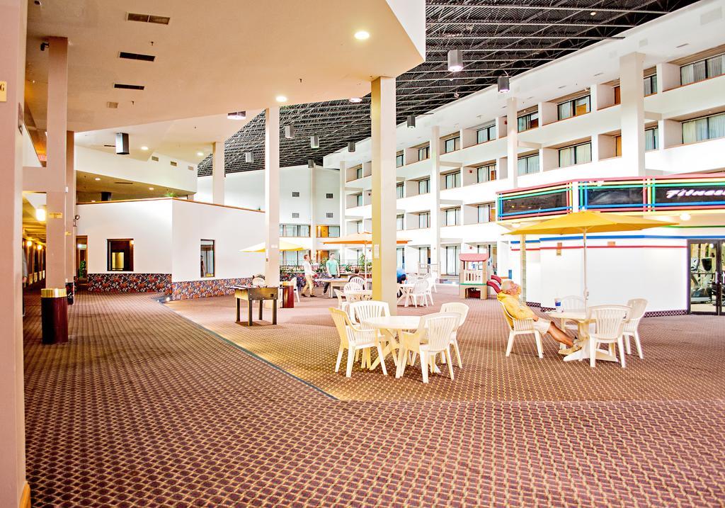Fern Valley Hotel And Conference Center ลุยส์วิลล์ ภายนอก รูปภาพ