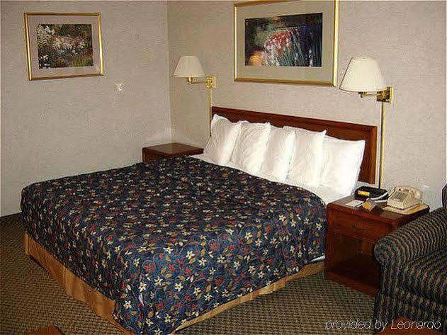 Fern Valley Hotel And Conference Center ลุยส์วิลล์ ภายนอก รูปภาพ