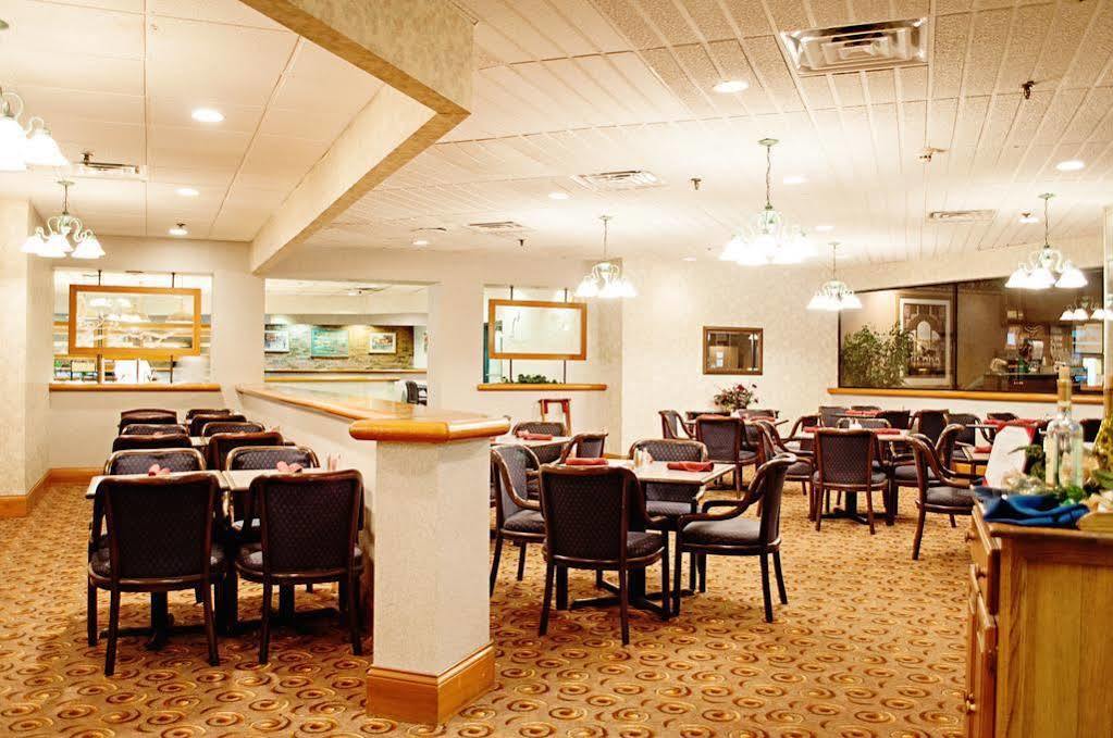 Fern Valley Hotel And Conference Center ลุยส์วิลล์ ภายนอก รูปภาพ