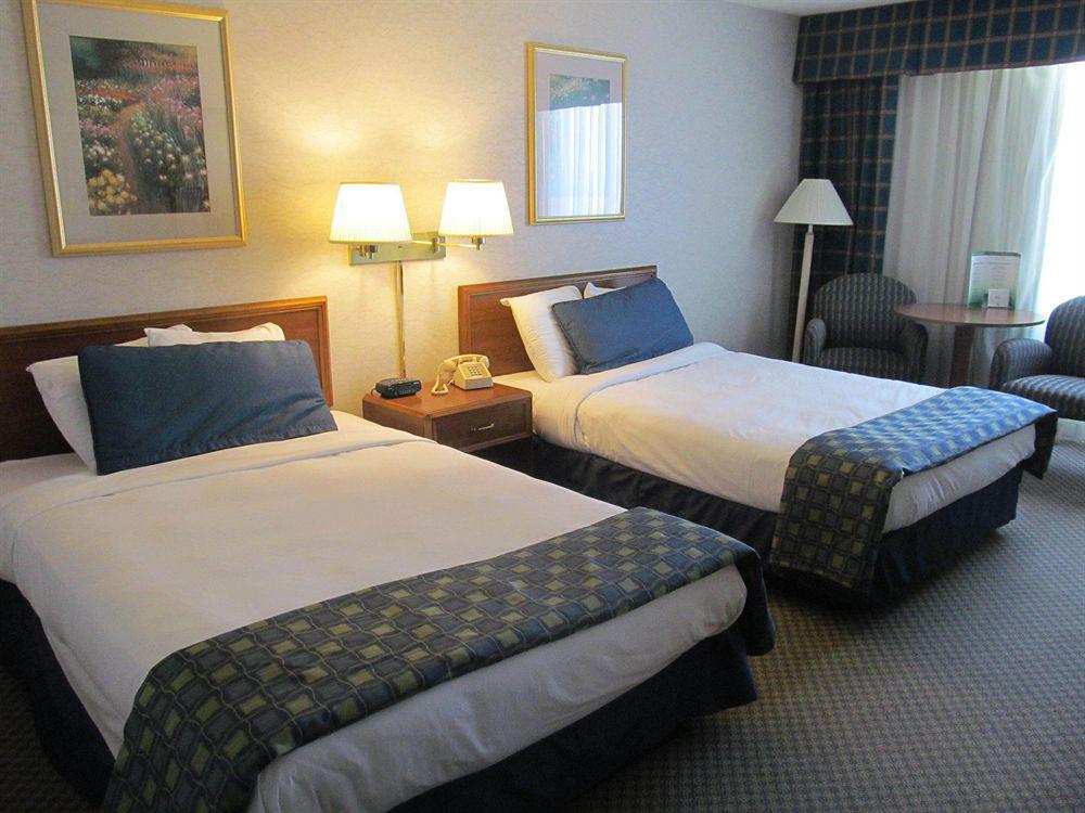 Fern Valley Hotel And Conference Center ลุยส์วิลล์ ภายนอก รูปภาพ