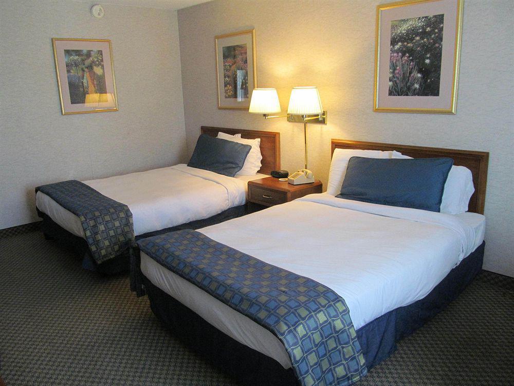 Fern Valley Hotel And Conference Center ลุยส์วิลล์ ภายนอก รูปภาพ