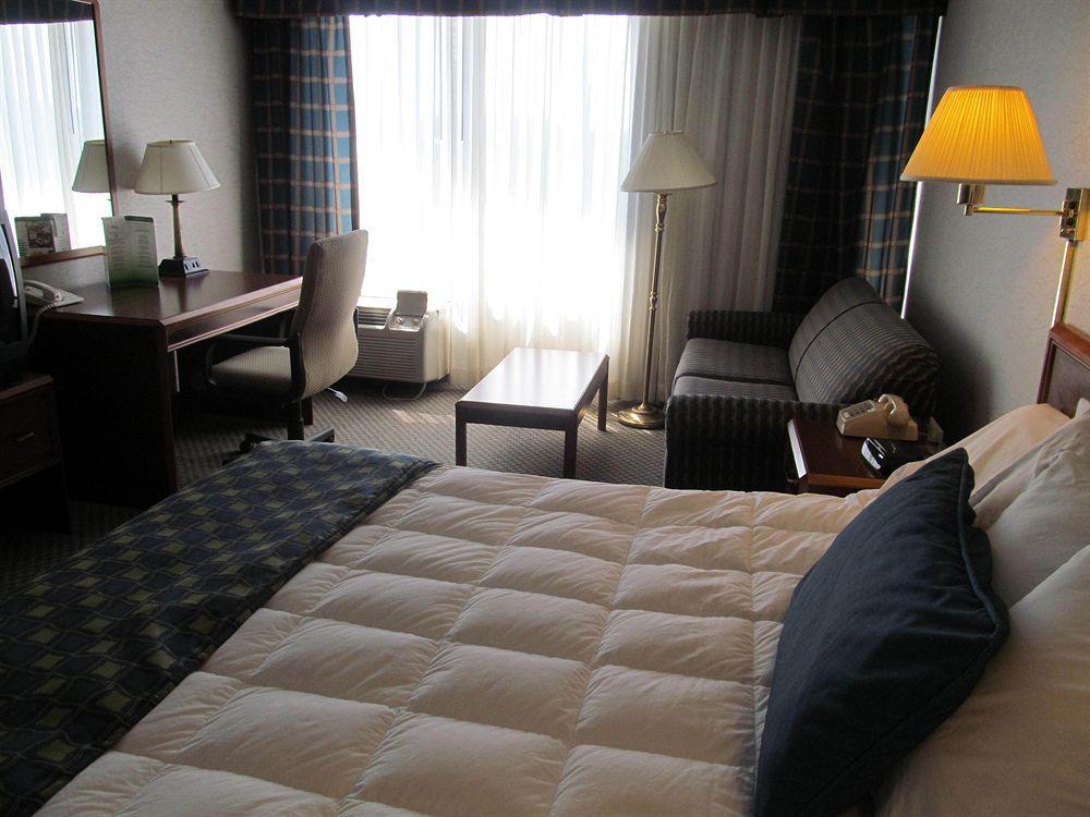 Fern Valley Hotel And Conference Center ลุยส์วิลล์ ภายนอก รูปภาพ